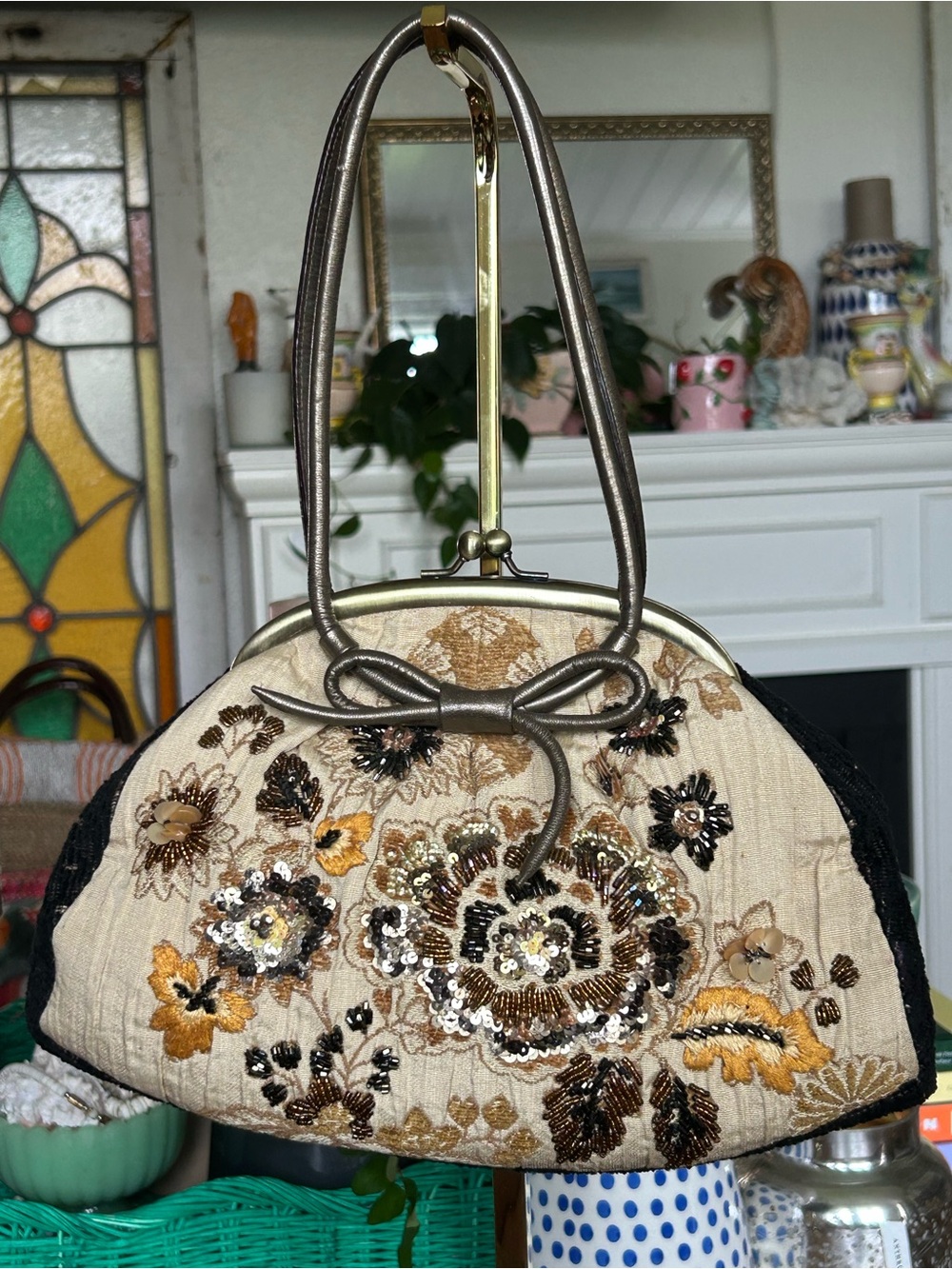 Stunning Pat Vini Embroidered Cream Floral beaded Evening Bag with Bow Detail